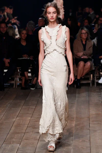 Look 3
